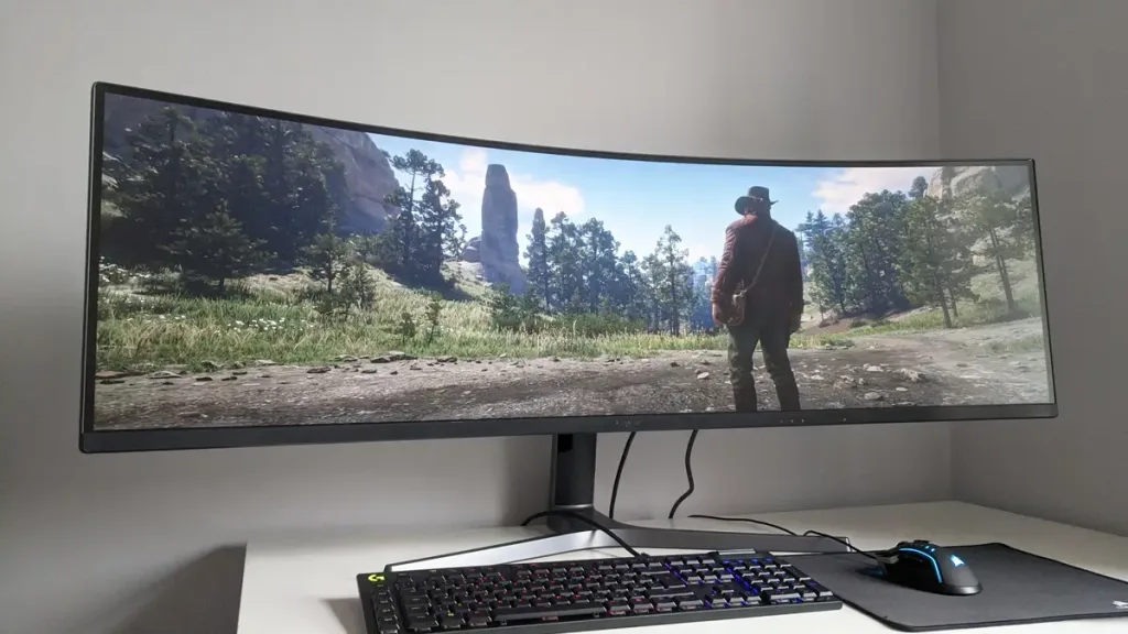 Moniteur ultra-large pour les jeux